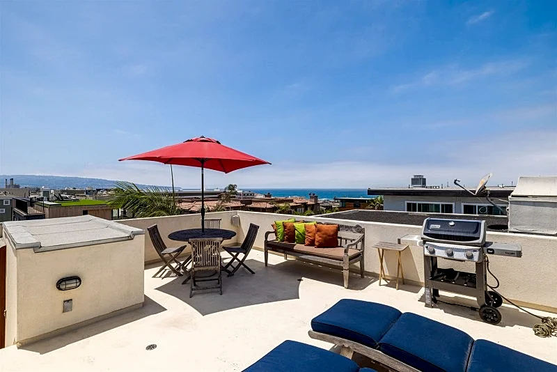 331 11th Furnished Surf Pad: Beautiful 3-Bed Townhouse with Rooftop Deck in Hermosa Beach