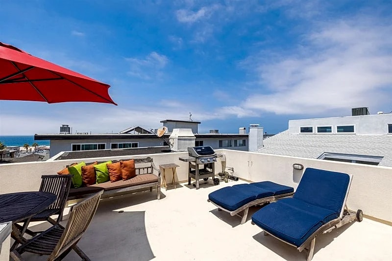 331 11th Furnished Surf Pad: Beautiful 3-Bed Townhouse with Rooftop Deck in Hermosa Beach in Hermosa Beach, California, United States — photo 3