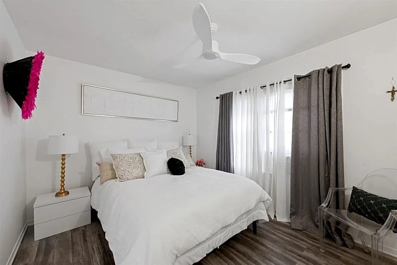 Charming Cozy Cottage Just Steps from the Beach in North Hermosa Beach - SCVR in Hermosa Beach, California, United States — photo 2