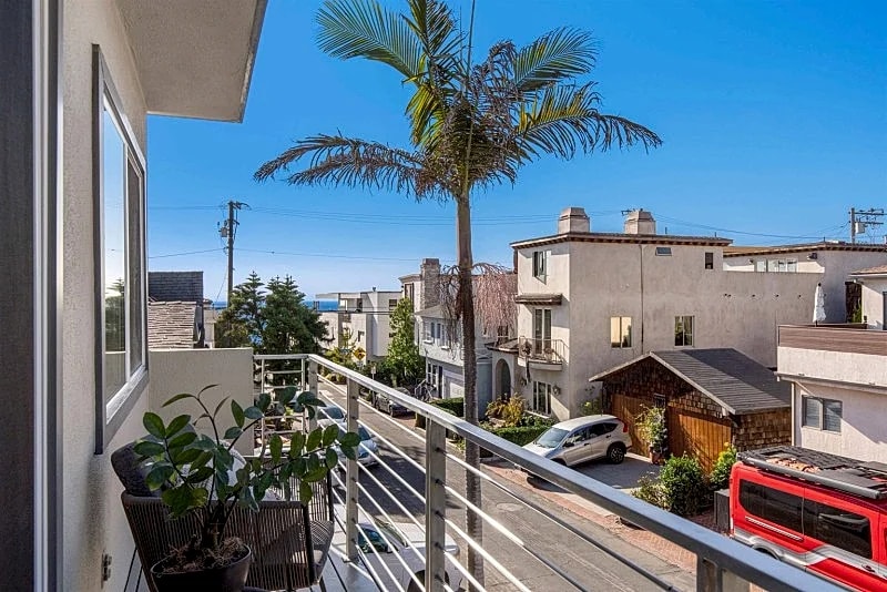 Charming Remodeled 3-Bed, 3-Bath Downtown Manhattan Beach Home with Parking