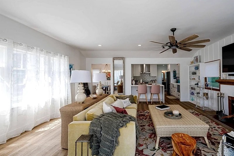 Charming Beach Cottage Retreat, 1 Block to Downtown Manhattan Beach! - SCVR in Manhattan Beach, California, United States — photo 5
