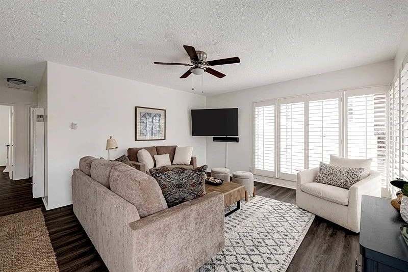 Cozy Hermosa Beach Retreat: 3 Bedrooms, BBQ, & Just Steps to the Beach for Family Fun! in Hermosa Beach, California, United States — photo 3