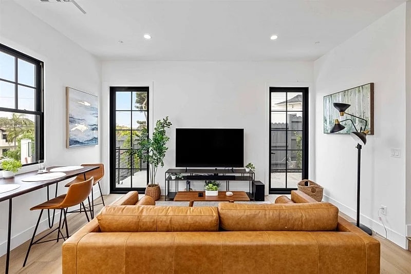 Modern Coastal Getaway, Remodeled 1-Bedroom in the Heart of Redondo Beach