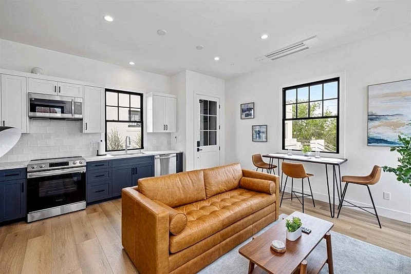 Modern Coastal Getaway, Remodeled 1-Bedroom in the Heart of Redondo Beach in Redondo Beach, California, United States — photo 2