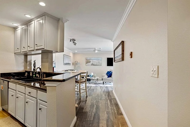 Modern 1-Bedroom Resort Style Condo with Pool & Gym in Beautiful Redondo Beach in Redondo Beach, California, United States — photo 2