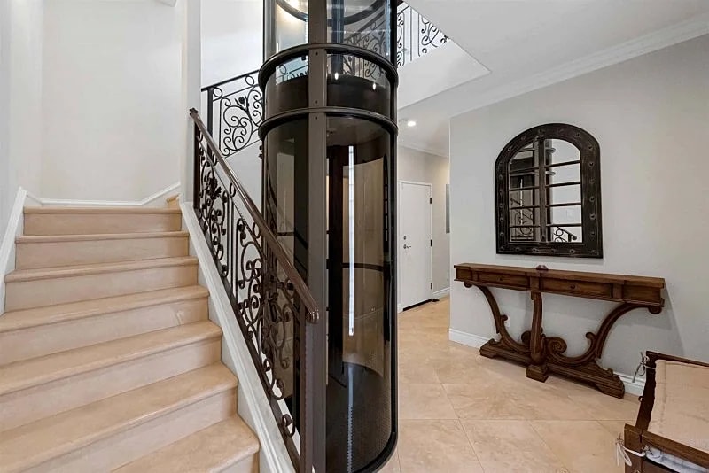 Coastal Elegance, Mediterranean Style 3 Bedroom Townhome in South Redondo Beach in Redondo Beach, California, United States — photo 3