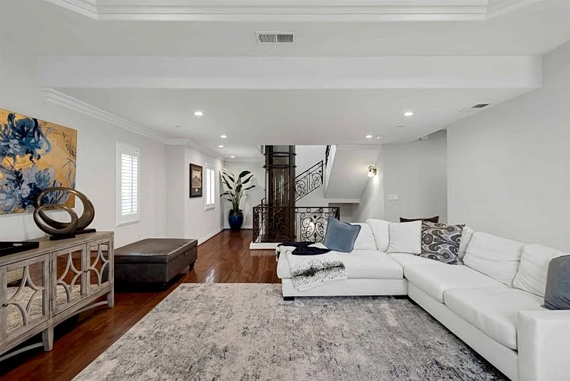 Coastal Elegance, Mediterranean Style 3 Bedroom Townhome in South Redondo Beach in Redondo Beach, California, United States — photo 5