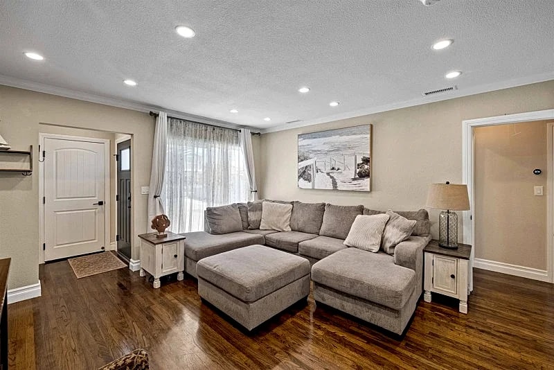 Charming 3-Bedroom 2.5-Bath Family Home with Outdoor Oasis in Redondo Beach in Redondo Beach, California, United States — photo 5