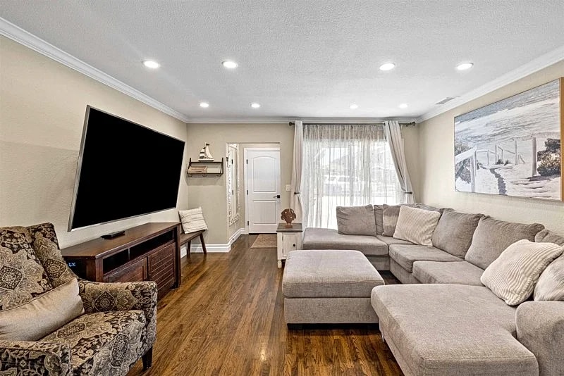 Charming 3-Bedroom 2.5-Bath Family Home with Outdoor Oasis in Redondo Beach in Redondo Beach, California, United States — photo 4