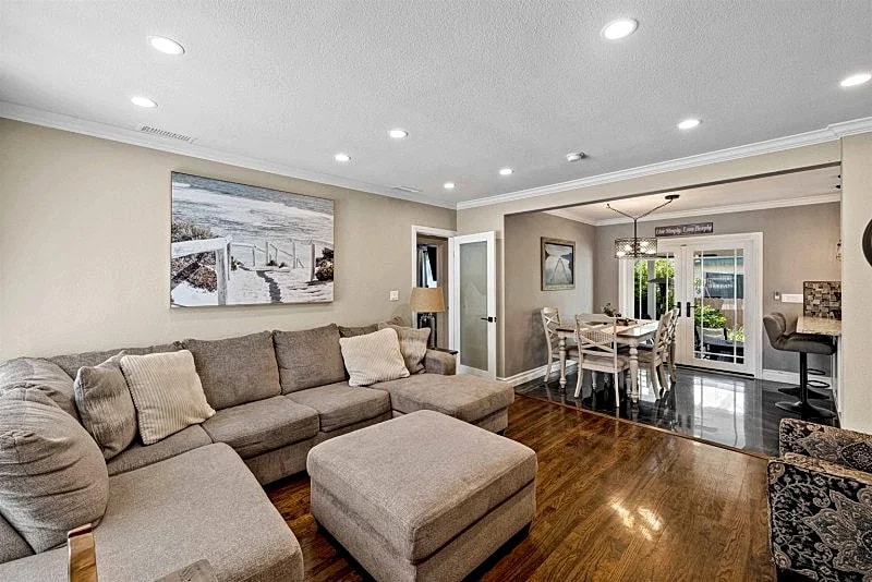 Charming 3-Bedroom 2.5-Bath Family Home with Outdoor Oasis in Redondo Beach in Redondo Beach, California, United States — photo 2