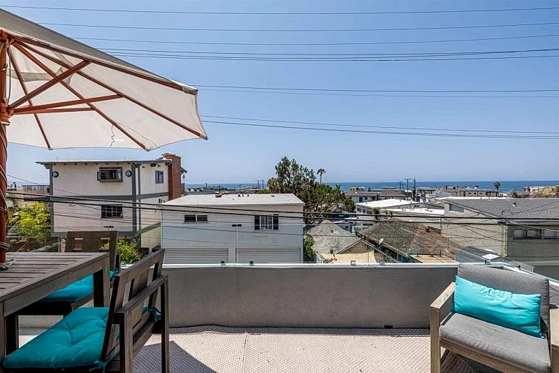 Stunning Oceanview Beach Home in North Hermosa - Your Perfect Getaway! SCVR in Hermosa Beach, California, United States — photo 4