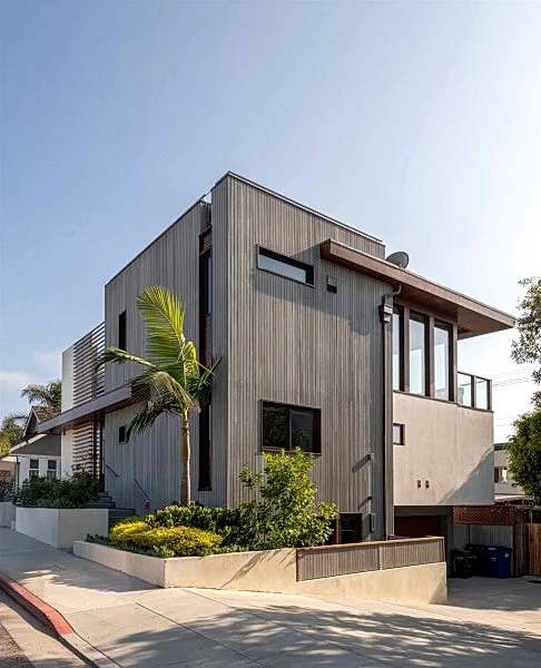 Oceanfront Luxury Retreat: Stunning 5-Bedroom Beach Home with Panoramic Views