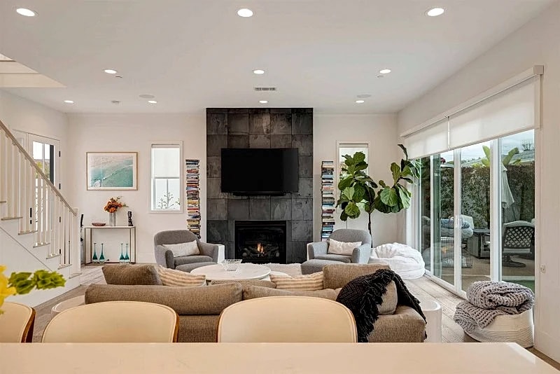 Stunning 4-Bedroom Free Standing Townhome with Luxury Finishes in Redondo Beach in Redondo Beach, California, United States — photo 2