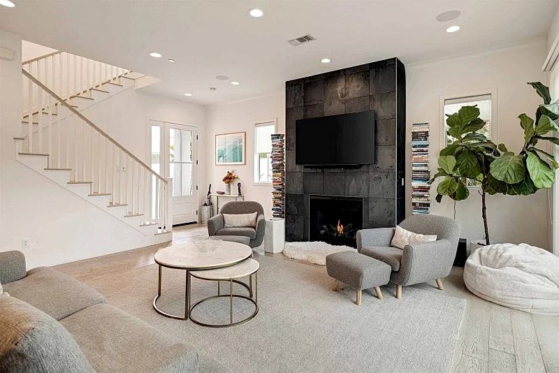 Stunning 4-Bedroom Free Standing Townhome with Luxury Finishes in Redondo Beach in Redondo Beach, California, United States — photo 3