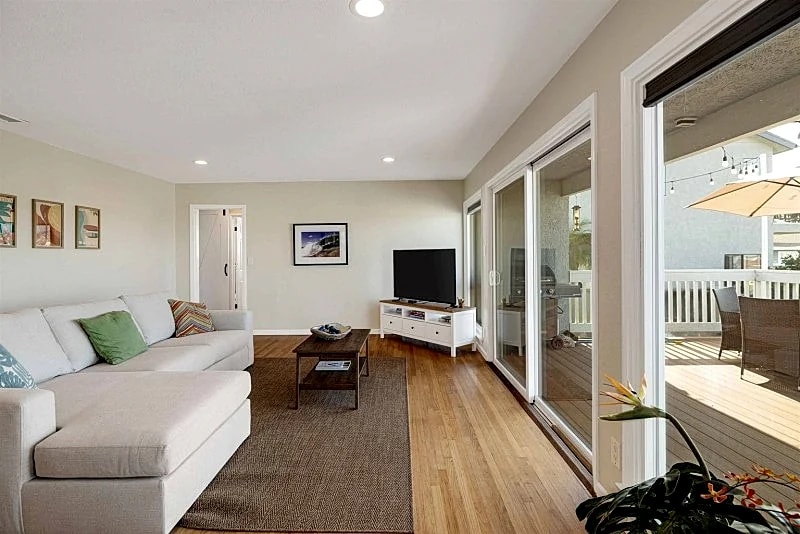 Cool 3-Bedroom Family Home with Deck & Stunning Views in Redondo Beach! SCVR in Redondo Beach, California, United States — photo 5