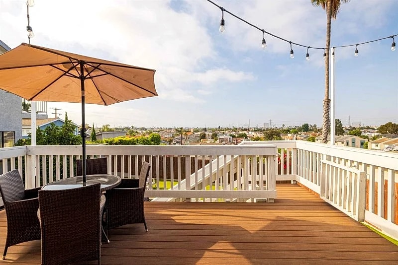 Cool 3-Bedroom Family Home with Deck & Stunning Views in Redondo Beach! SCVR in Redondo Beach, California, United States — photo 4