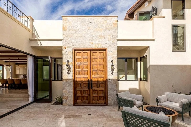 2546 Manhattan Stunning Home With A Massive Ocean View Deck In N. Hermosa Beach! in Hermosa Beach, California, United States — photo 5