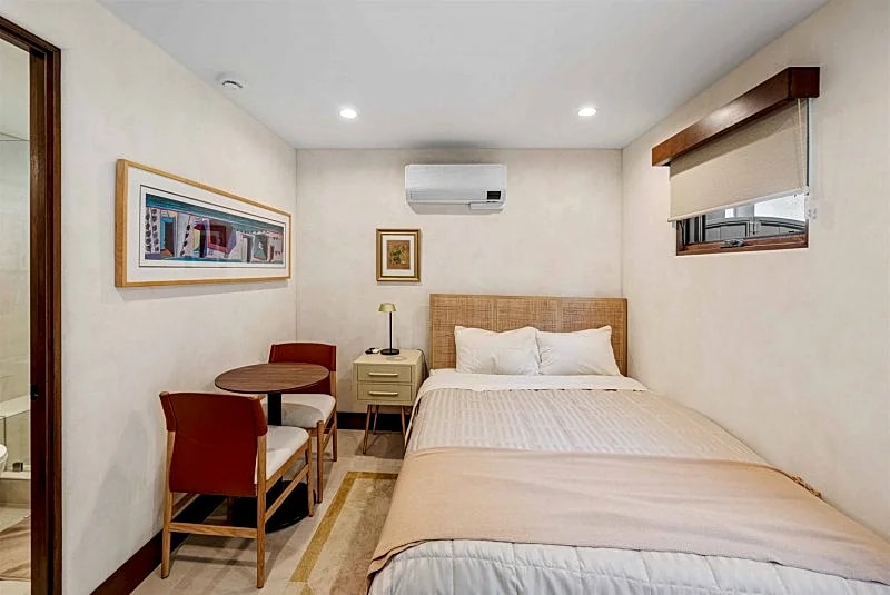 Charming Beachside Studio with Private Patio & Parking, Just 2 Blocks to the Shore! in Hermosa Beach, California, United States — photo 5