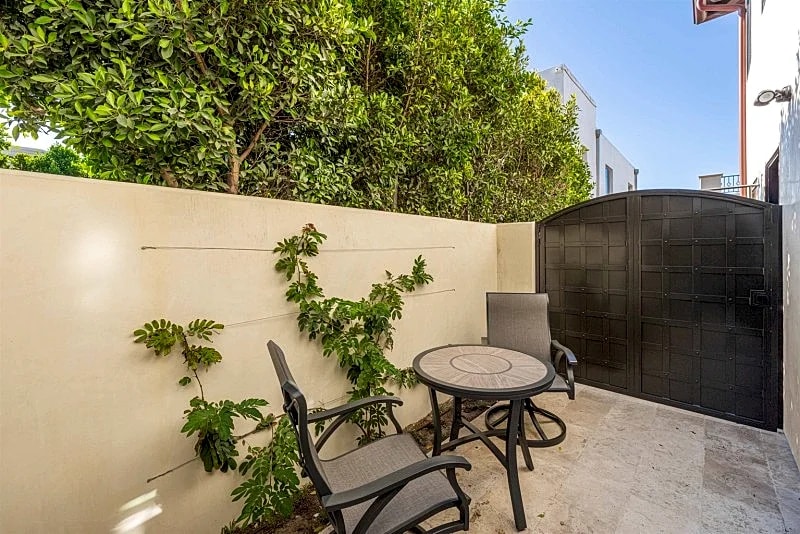 Charming Beachside Studio with Private Patio & Parking, Just 2 Blocks to the Shore! in Hermosa Beach, California, United States — photo 4
