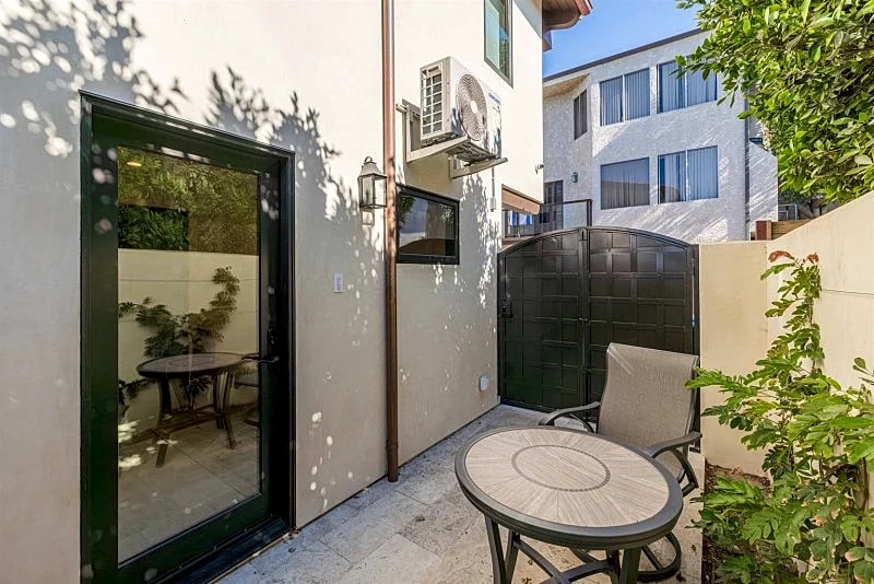 Charming Beachside Studio with Private Patio & Parking, Just 2 Blocks to the Shore! in Hermosa Beach, California, United States — photo 3