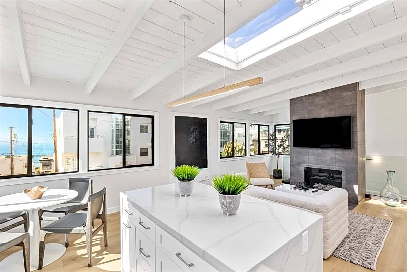 3-Bedroom Ocean View Home in Manhattan Beach, Walk to the Beach & Downtown! in Manhattan Beach, California, United States — photo 3