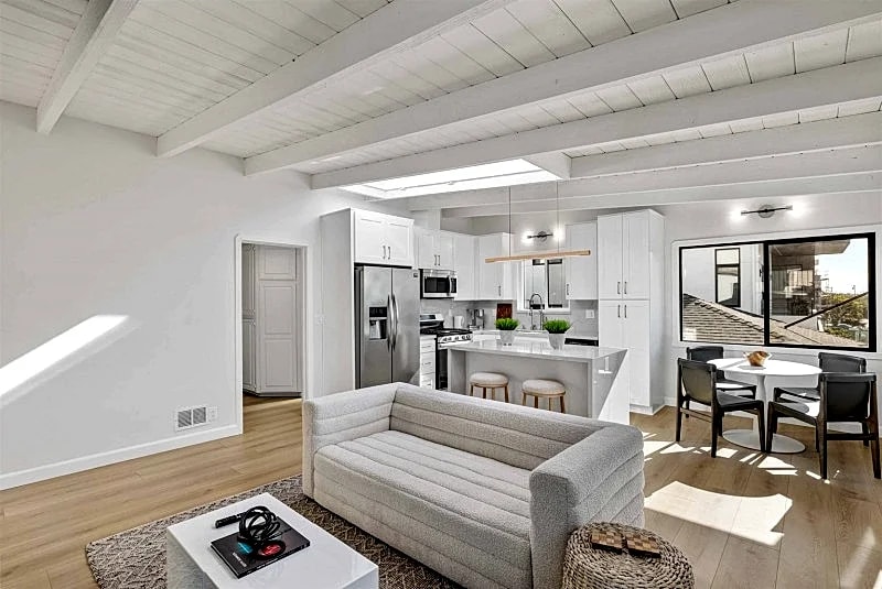 3-Bedroom Ocean View Home in Manhattan Beach, Walk to the Beach & Downtown! in Manhattan Beach, California, United States — photo 4