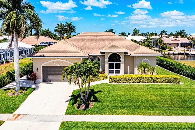 114 Gulfport Ct. Waterfront Escape Awaits, Marco's Best Kept Secret - Collier Beach in Marco Island, Florida, United States — photo 2