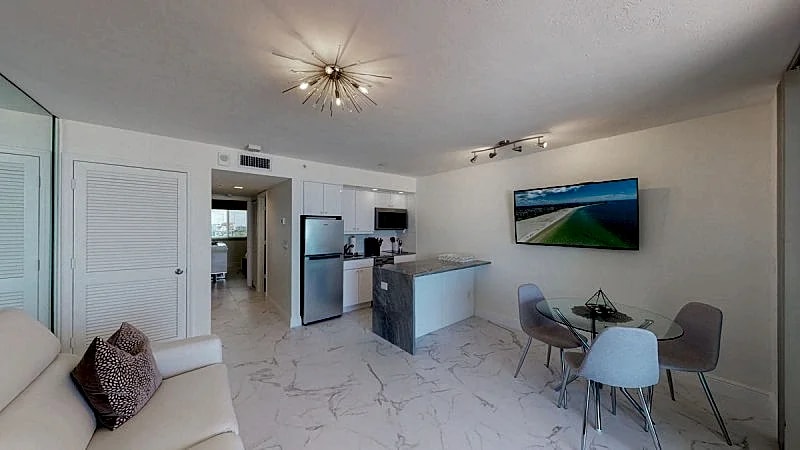 Totally Renovated Beachfront Condo at Apollo! in Marco Island, Florida, United States — photo 4
