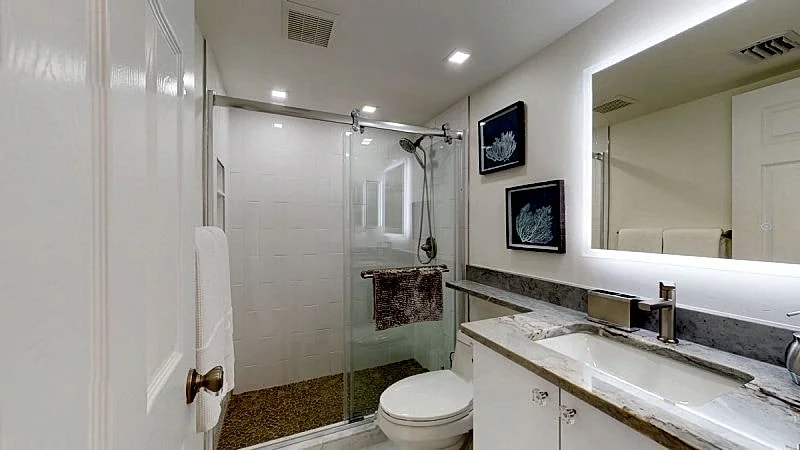 Totally Renovated Beachfront Condo at Apollo! in Marco Island, Florida, United States — photo 5