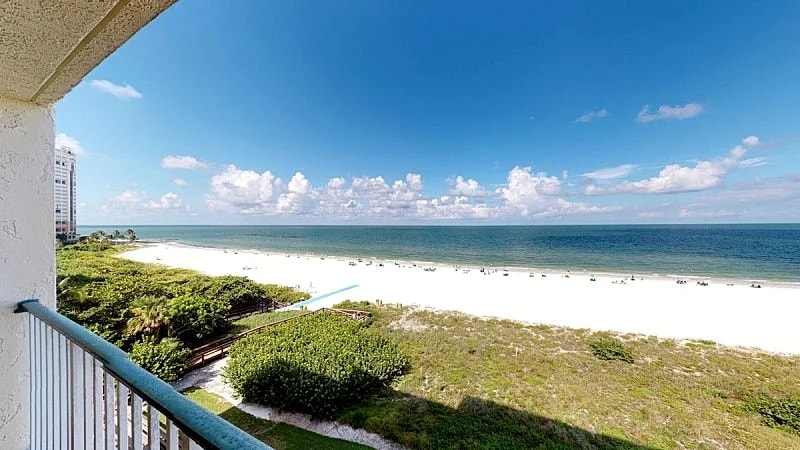 Beachfront Living at the Apollo I On-Site Sunset Grille Tiki/Restaurant in Marco Island, Florida, United States — photo 2
