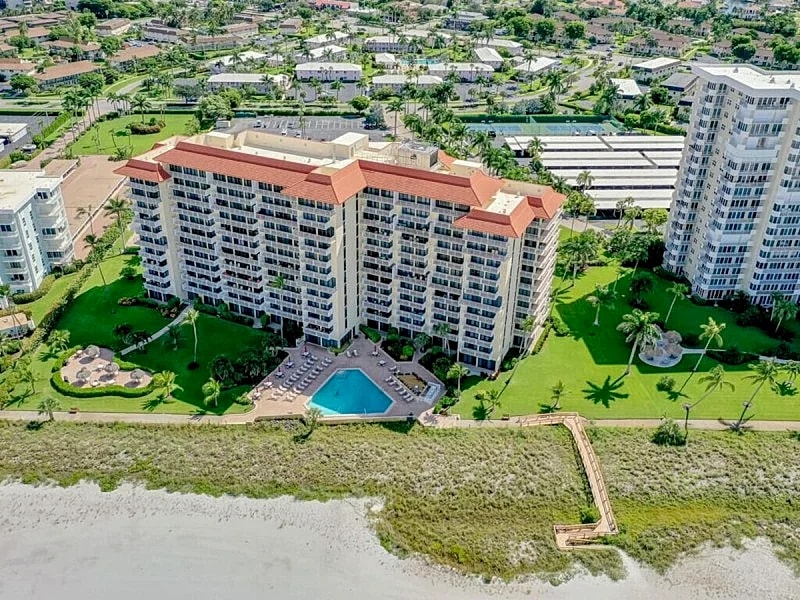 Beachfront 2 Bed Condo I Steps Away From the Beach in Marco Island, Florida, United States — photo 4