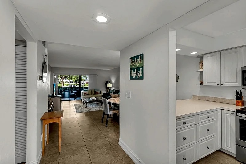 Prime Location I 2 Bed Setup Directly Across Street From South Beach Access in Marco Island, Florida, United States — photo 4