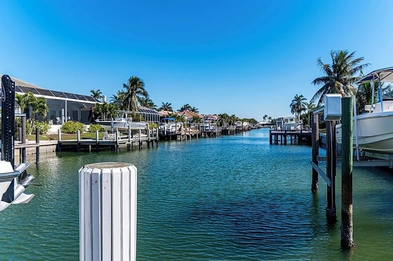Popular Lamplighter Area!! Heated Pool I Close to Beach in Marco Island, Florida, United States — photo 5