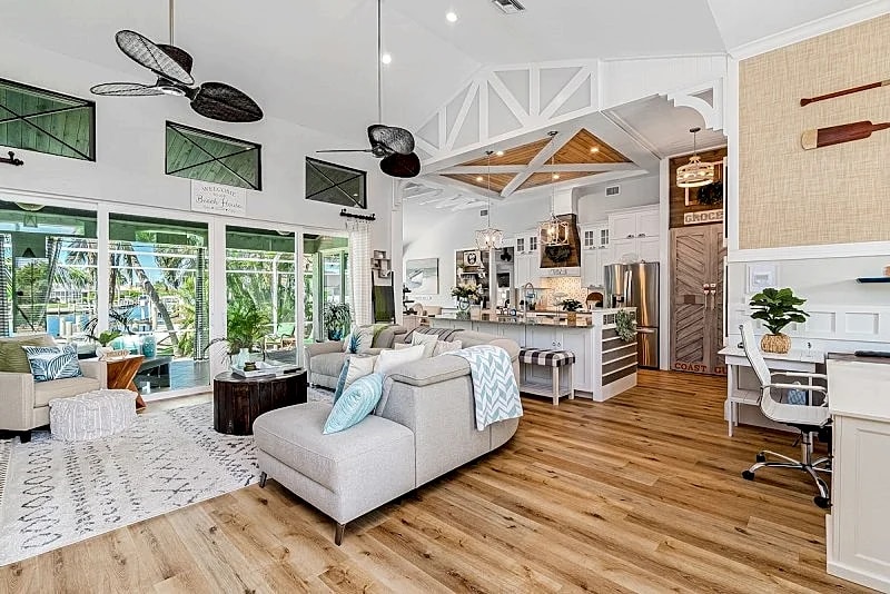 Perfect Blend of Elegance and Comfort I Captivating Home For Idyllic Retreat in Marco Island, Florida, United States — photo 5