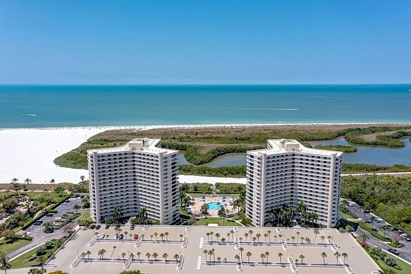 Updated 2 Bed Condo Offering Long Beach Views From Balcony in Marco Island, Florida, United States — photo 2
