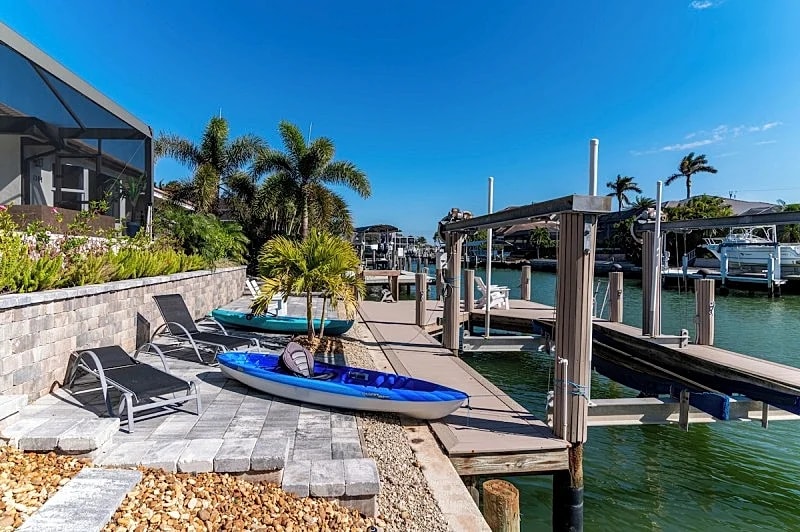 "The Lighthouse" l Gorgeous Waterfront 3 Bed with Quick Access to Gulf!! in Marco Island, Florida, United States — photo 4
