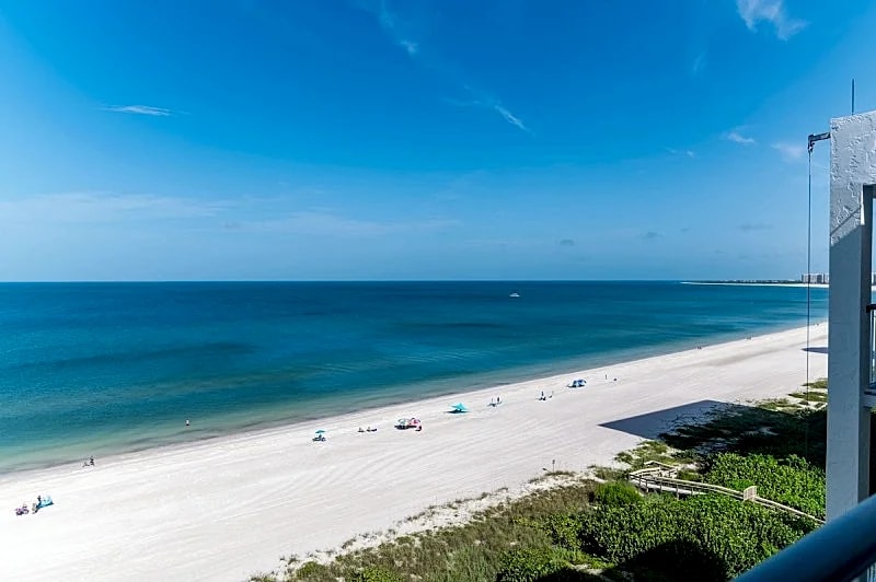 Renovated Beachfront Penthouse Unit! Views! Views! Views! in Marco Island, Florida, United States — photo 5