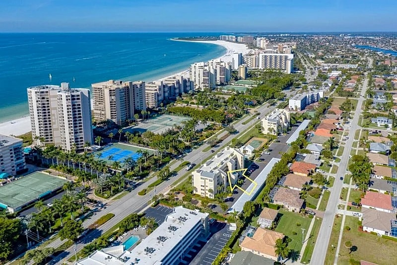 Free Beach Access at this Updated 2 Bed 2 Bath in Marco Island, Florida, United States — photo 2
