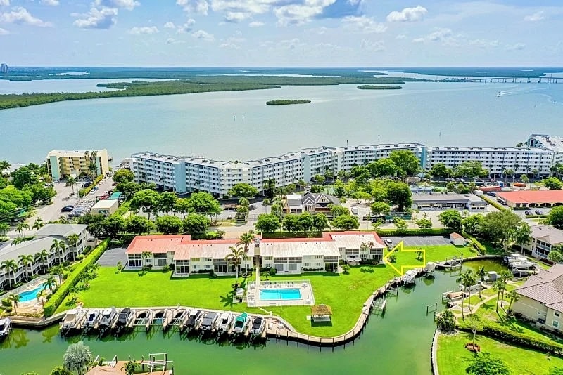 Waterfront 2 Bed in Popular Olde Marco I Close to Snook Inn