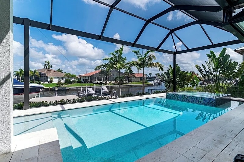 Luxurious Waterfront 4 Bed Island Retreat in Marco Island, Florida, United States — photo 3