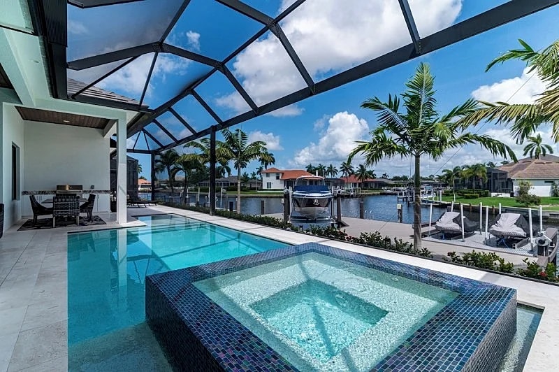 Luxurious Waterfront 4 Bed Island Retreat in Marco Island, Florida, United States — photo 2