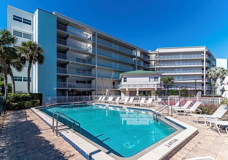Top Floor Condo, Steps Away From J.W. Marriott and Beach Access!