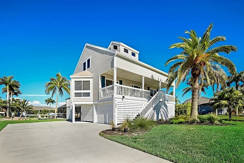 A Splash of Paradise I Waterfront 3 Bed Home on Marco Island in Marco Island, Florida, United States — photo 3