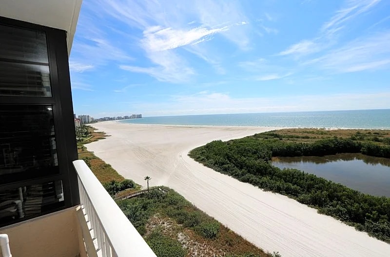 Panoramic Views, Private Balcony on 15th Floor, End Unit in Marco Island, Florida, United States — photo 4