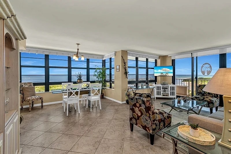 Panoramic Views, Private Balcony on 15th Floor, End Unit in Marco Island, Florida, United States — photo 3