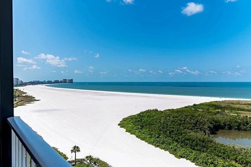 Panoramic Views, Private Balcony on 15th Floor, End Unit in Marco Island, Florida, United States — photo 2