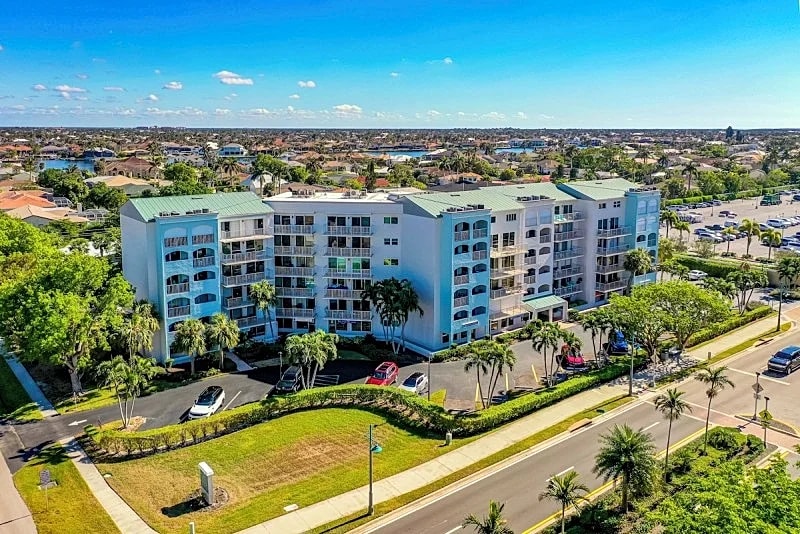 1 Bed Direct Beach Access, Close to J.W. Marriott! in Marco Island, Florida, United States — photo 2