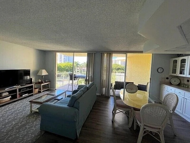 1 Bed Direct Beach Access, Close to J.W. Marriott! in Marco Island, Florida, United States — photo 5