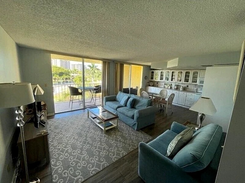 1 Bed Direct Beach Access, Close to J.W. Marriott! in Marco Island, Florida, United States — photo 3
