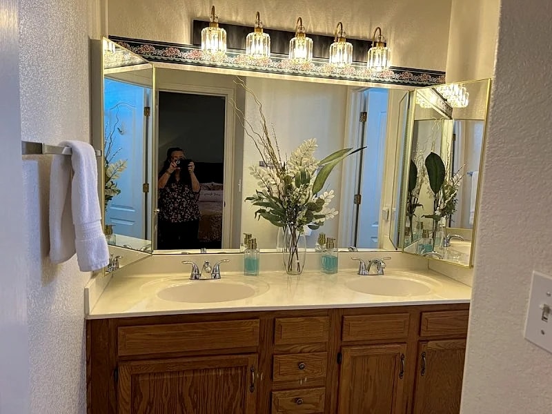 Sun City Area SW Design-A Lovely Condo in 55+ Gated Com-Heated Pool "Has it all" in Phoenix, Arizona, United States — photo 3